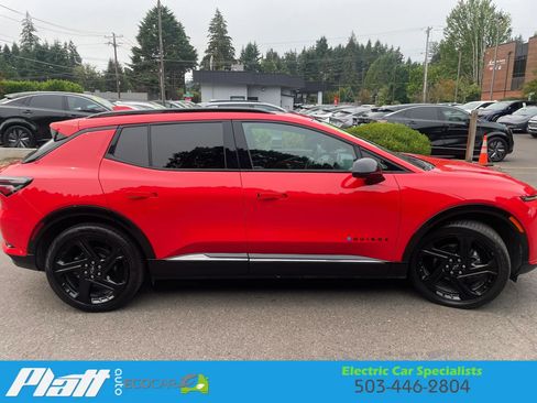 Used 2025 Chevrolet Equinox EV RS FWD image 13