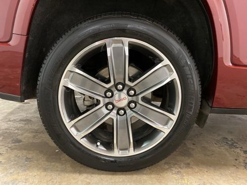 Used 2017 GMC Acadia Denali w/ Technology Package image 32