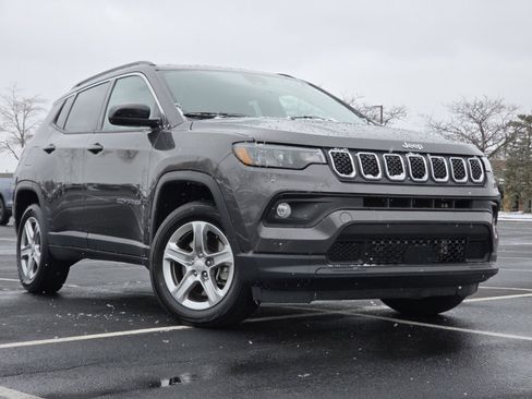 Used 2023 Jeep Compass Latitude w/ Convenience Group image 2
