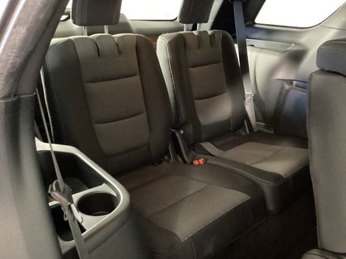 Used 2018 Ford Explorer XLT AWD/4WD image 12