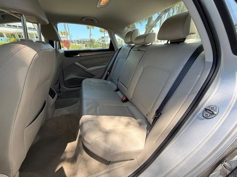 Used 2014 Volkswagen Passat 2.5 SE FWD image 13