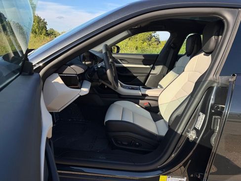 Used 2025 Porsche Taycan RWD image 16