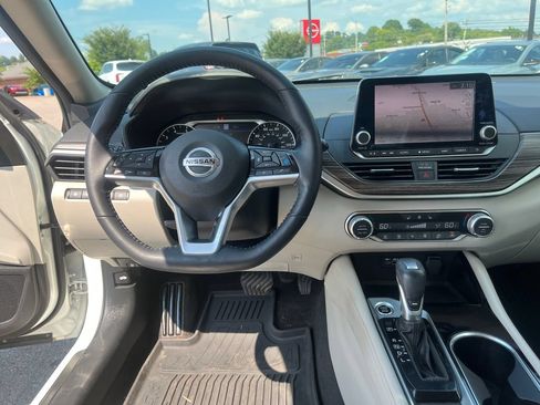 Used 2022 Nissan Altima 2.5 SL FWD image 22
