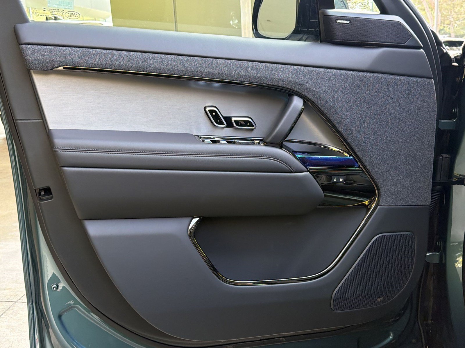 New 2026 Land Rover Range Rover Sport SE AWD/4WD image 14