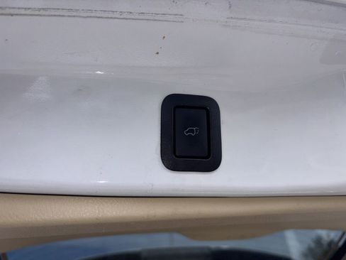 Used 2019 Toyota Highlander XLE AWD/4WD image 10