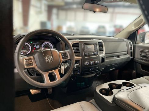 Used 2024 RAM 1500 Classic SLT AWD/4WD image 17
