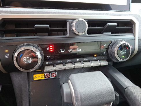 Used 2025 Toyota Tacoma 4x4 Double Cab Hybrid image 15