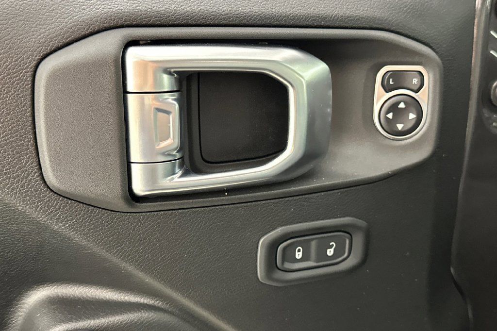 Used 2026 Jeep Wrangler Sport AWD/4WD image 12
