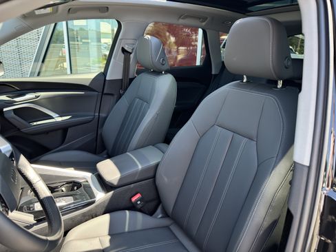Certified 2025 Audi Q5 Premium w/ Convenience Package AWD/4WD image 5