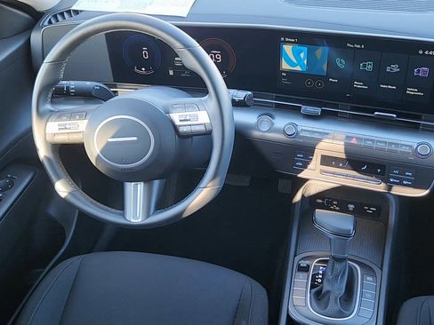 Used 2025 Hyundai Kona SEL image 5