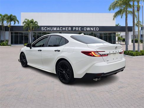Used 2025 Toyota Camry SE w/ Convenience Package image 5