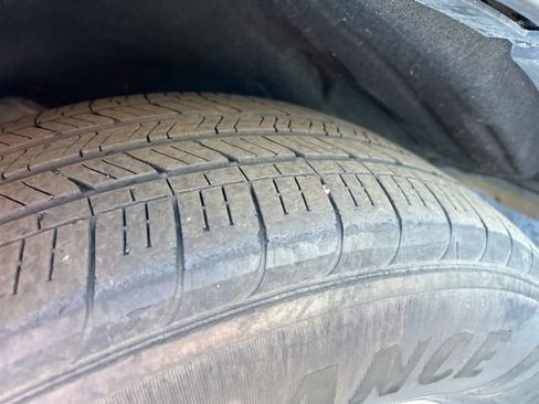 Used 2020 Ford Explorer XLT image 41