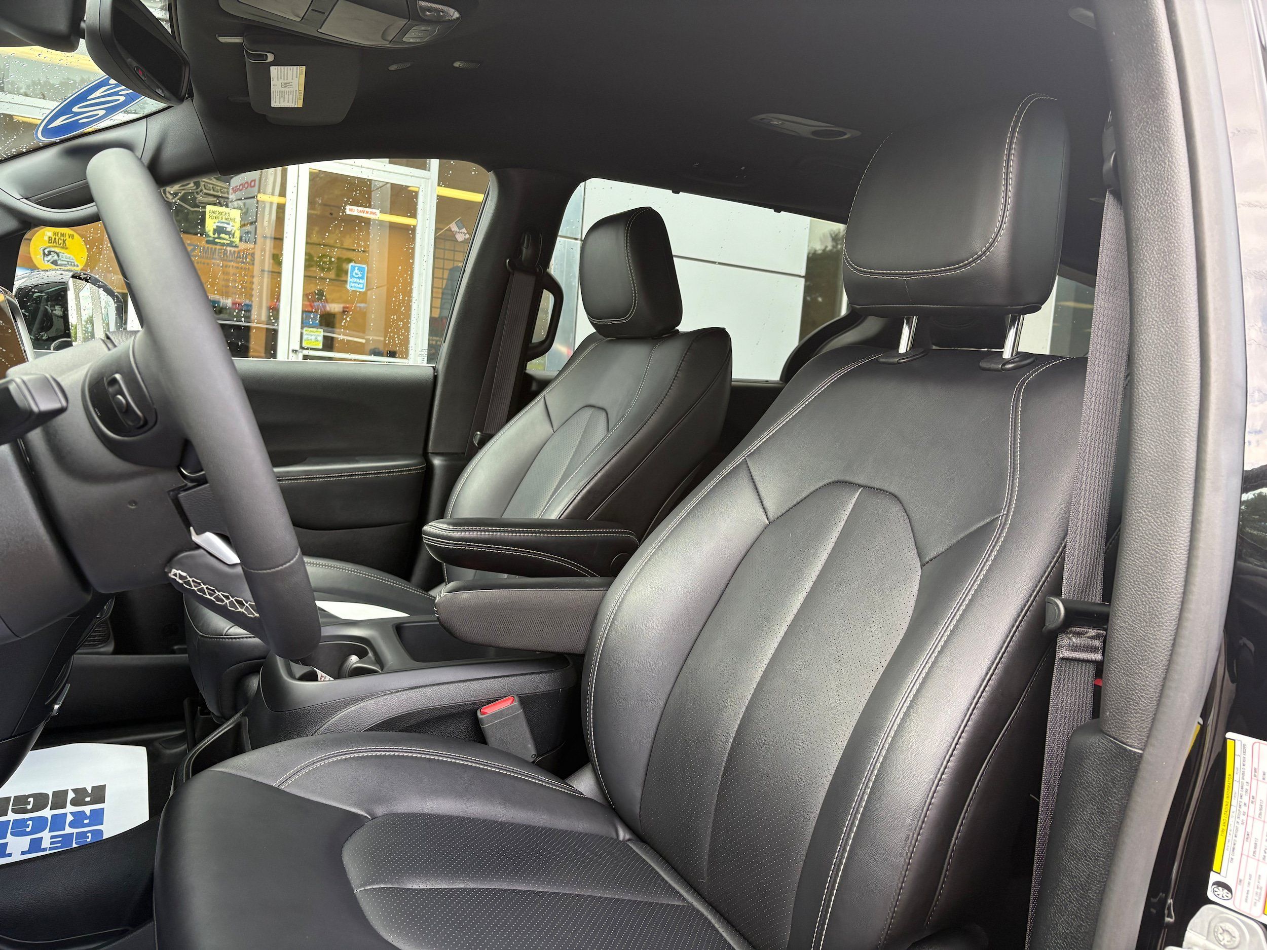 Certified 2025 Chrysler Pacifica Select FWD image 15
