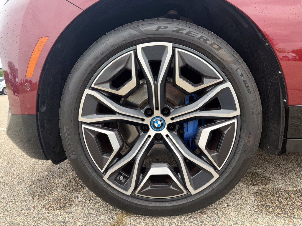 Used 2024 BMW iX xDrive50 w/ Sport Package AWD/4WD image 22