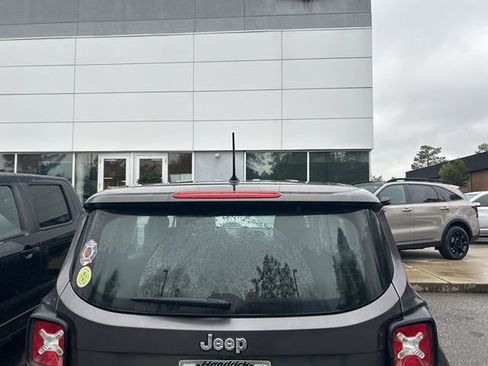 Used 2020 Jeep Renegade Sport image 5