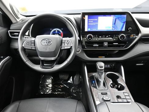 Used 2024 Toyota Highlander Limited AWD/4WD image 20