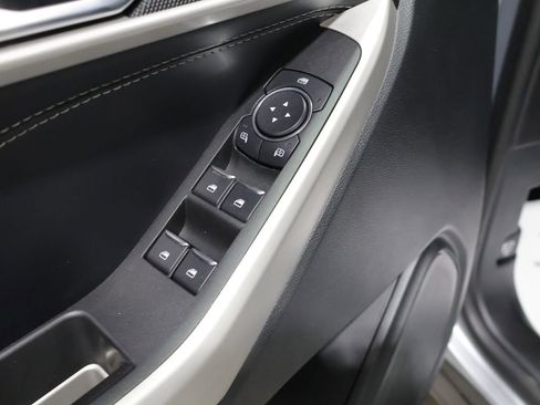 Used 2022 Ford Explorer XLT AWD/4WD image 13