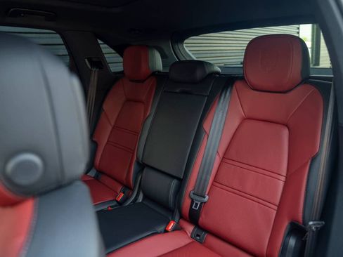 New 2026 Porsche Cayenne S AWD/4WD image 30