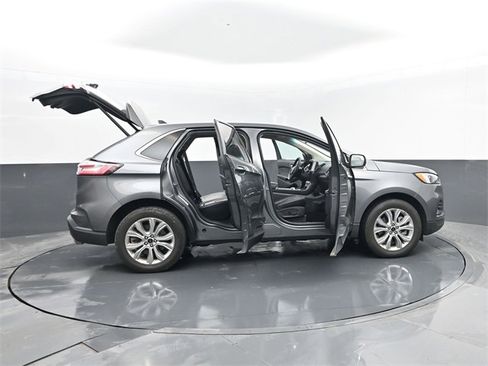 Used 2024 Ford Edge Titanium image 29