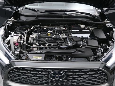 Used 2025 Toyota Corolla Cross XLE AWD/4WD image 35