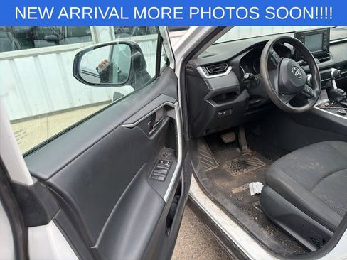 Used 2019 Toyota RAV4 LE w/ Carpet Mat Package AWD/4WD image 12