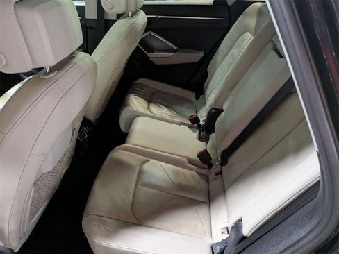 Used 2020 Audi Q3 2.0T Premium image 22