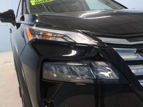 Used 2024 Nissan Rogue SL w/ SL Premium Package image 40