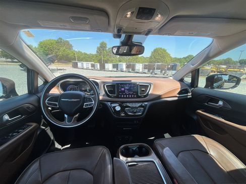 Used 2018 Chrysler Pacifica Limited FWD image 22