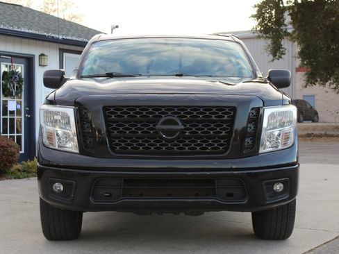 Used 2017 Nissan Titan S image 8