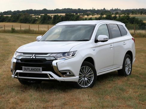 Used 2022 Mitsubishi Outlander SE image 2