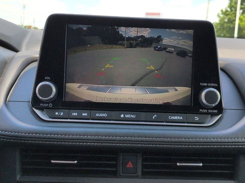 Used 2025 Nissan Rogue SV w/ SV Premium Package FWD image 24
