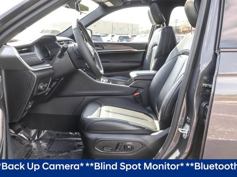 Used 2025 Jeep Grand Cherokee Limited image 6