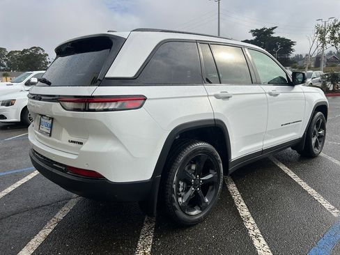 New 2025 Jeep Grand Cherokee Limited w/ Luxury Tech Group II image 5