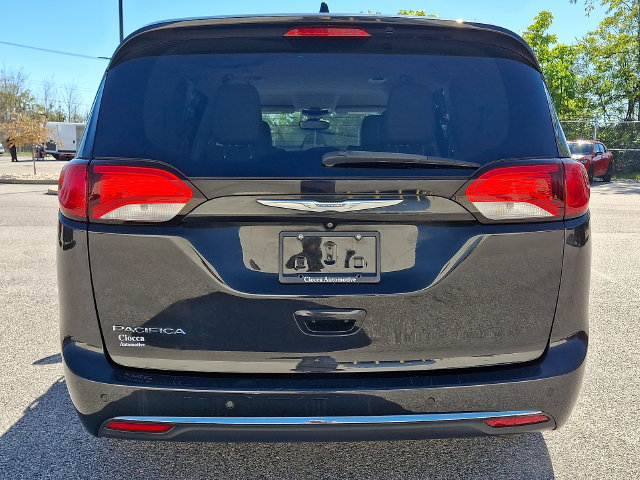 Used 2017 Chrysler Pacifica Touring-L FWD image 8
