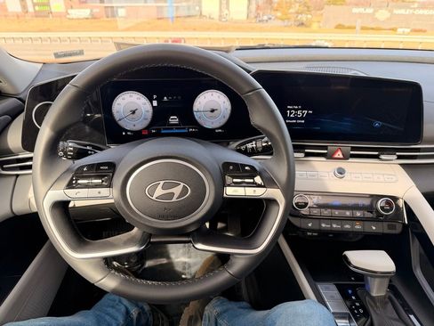 Used 2025 Hyundai Elantra Limited FWD image 8