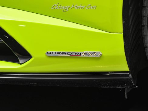 Used 2020 Lamborghini Huracan EVO image 34