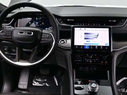 New 2025 Jeep Grand Cherokee Limited w/ Luxury Tech Group II image 31