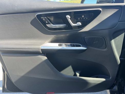 Used 2025 Mercedes-Benz GLC 300 4MATIC image 17