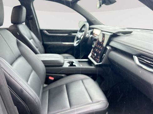 Used 2025 GMC Acadia Elevation w/ Elevation Premium Package AWD/4WD image 26
