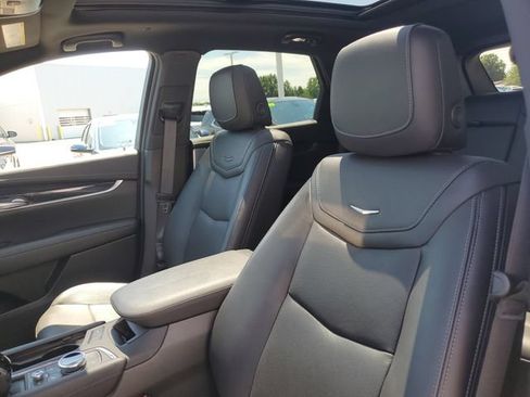 Certified 2025 Cadillac XT5 Premium Luxury w/ LPO, Floor Liner Package AWD/4WD image 5