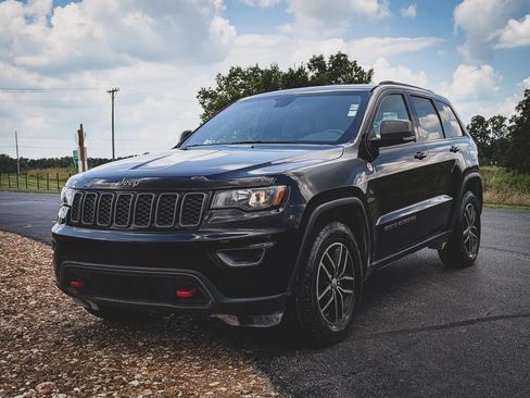 Used 2017 Jeep Grand Cherokee Trailhawk AWD/4WD image 7