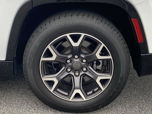 Used 2023 Jeep Wagoneer Series III w/ Preferred Equipment Group image 37