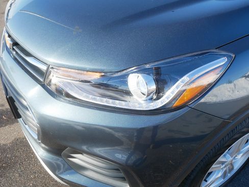 Certified 2022 Chevrolet Trax LT w/ LT Convenience Package image 15