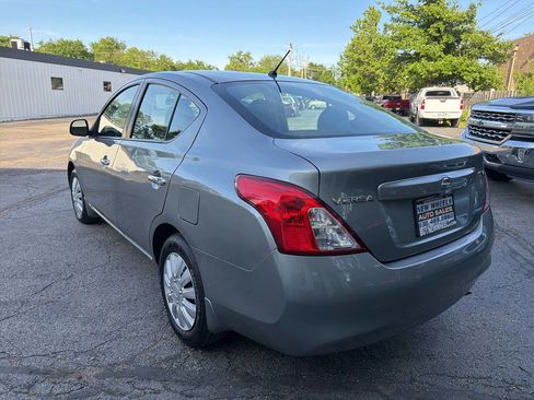 Used 2012 Nissan Versa SV FWD image 4