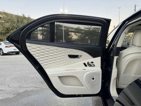 Used 2022 Bentley Flying Spur W12 image 49