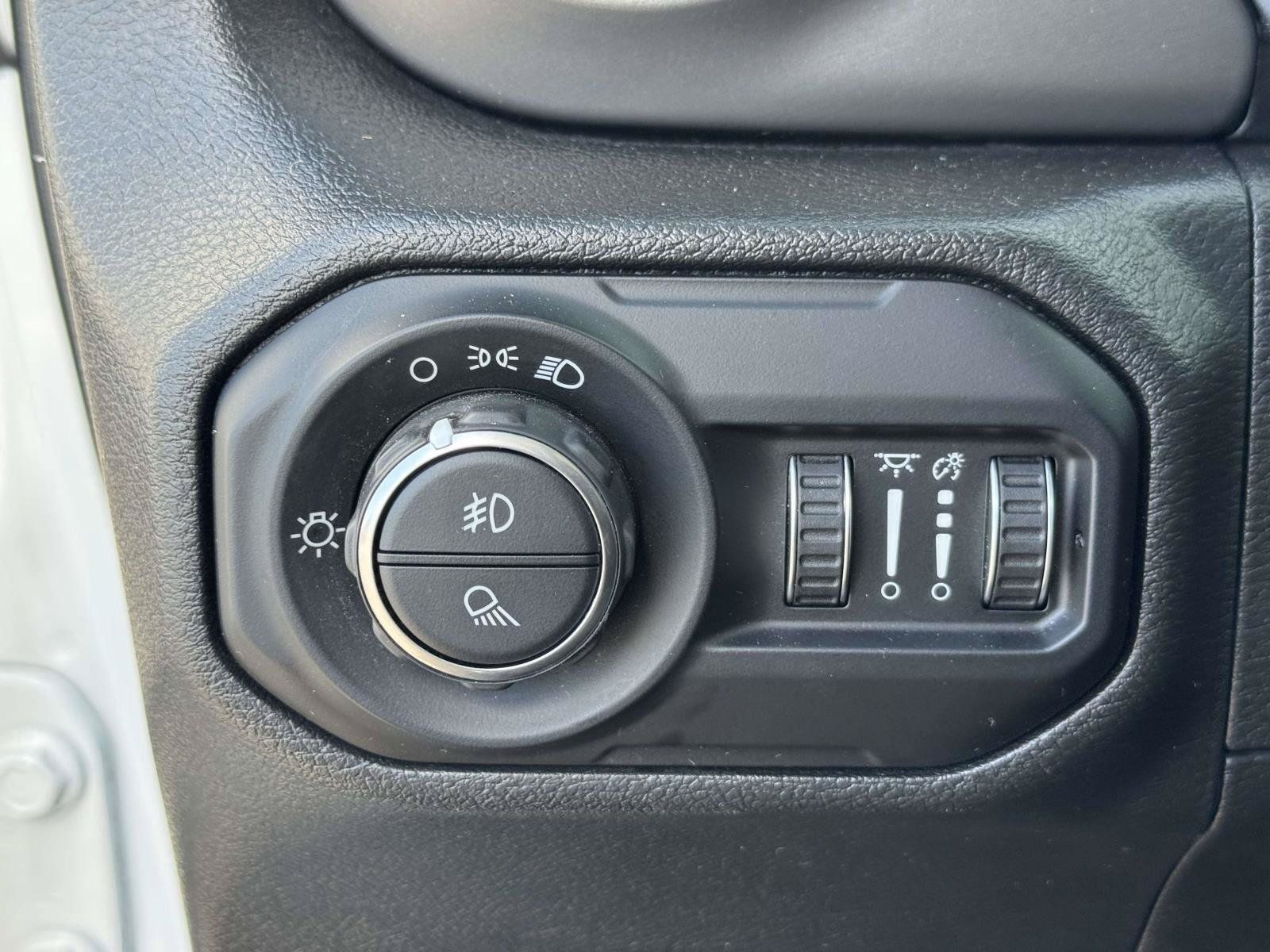Used 2022 Jeep Gladiator Sport AWD/4WD image 10