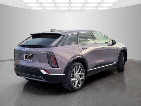 New 2026 Cadillac Optiq Luxury 1 image 4