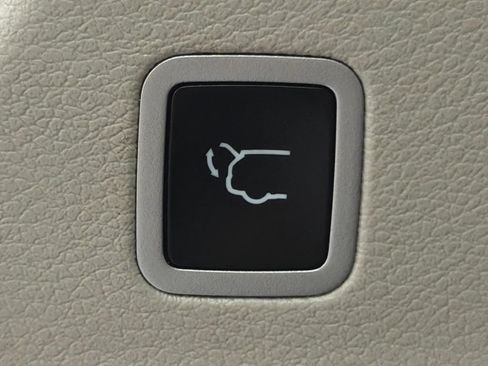 Used 2024 Chrysler Pacifica Touring-L FWD image 34