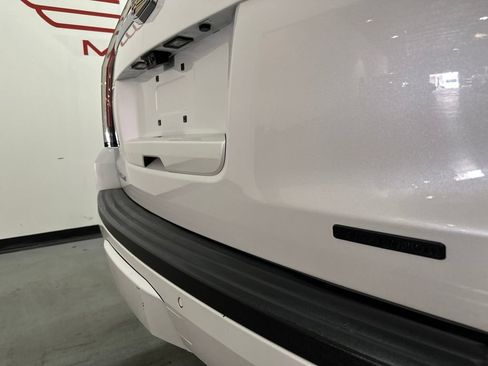 Used 2019 Cadillac Escalade Luxury AWD/4WD image 10