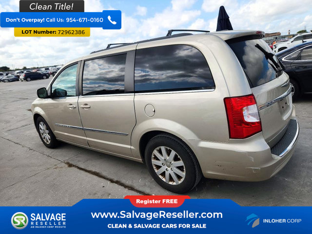 Used 2014 Chrysler Town & Country Touring FWD image 3